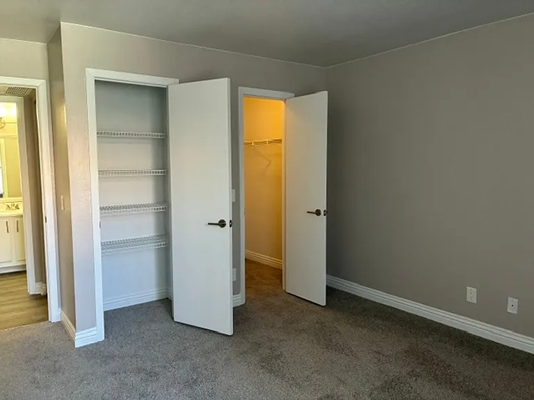 Mandalay Bay Apartments — Photo 51