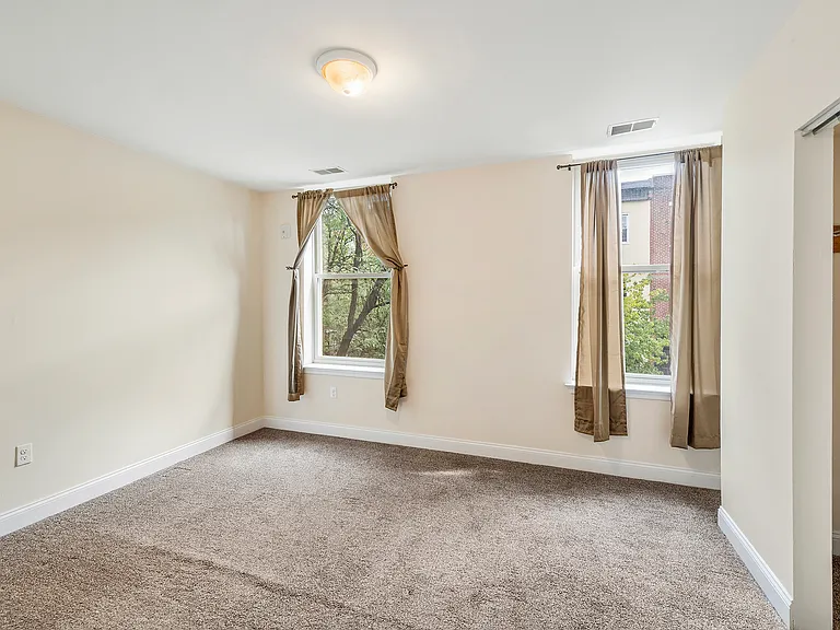 1933 Christian St #24 — Photo 6