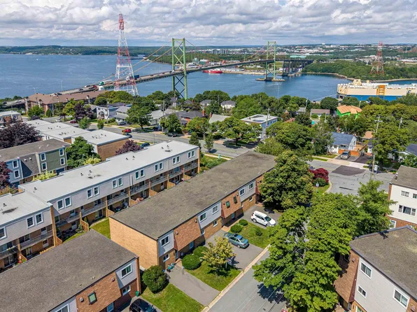 5519 Carriageway Cres N, Halifax, NS B3K 5K4