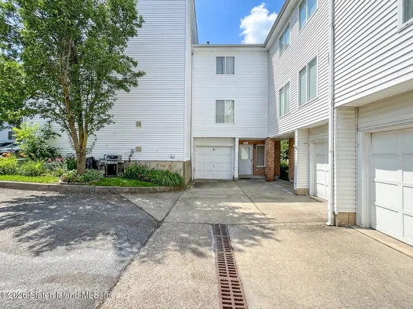 45 Jamie Ln, Staten Island, NY 10312