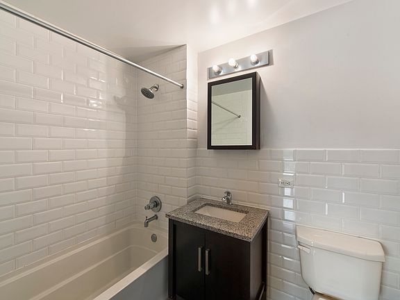 5th image of 454 Manhattan Ave APT 5C