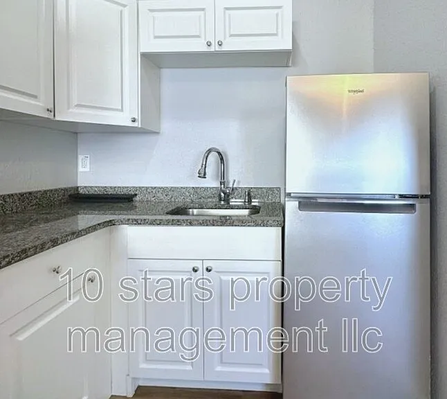 14125 Palm St #4 — Photo 12