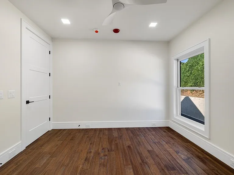 1281 E Main St #3 — Photo 14