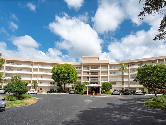 2nd image of 3900 Oaks Clubhouse Dr APT 404