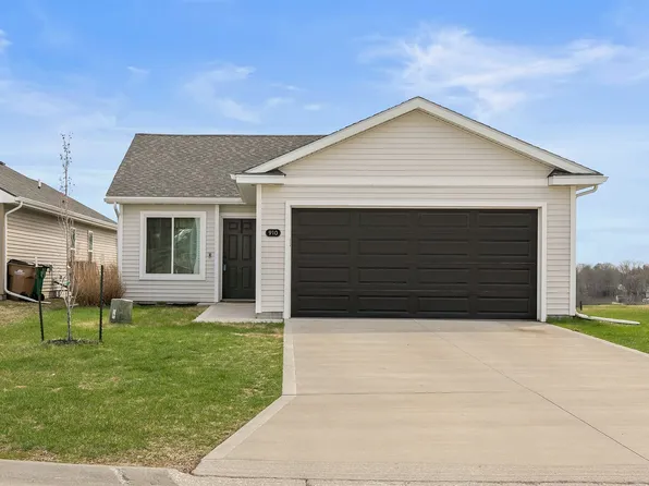 910 Aster Dr, Carlisle, IA 50047