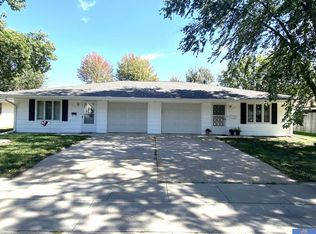 1004/1006 N 16th St, Beatrice, NE 68310