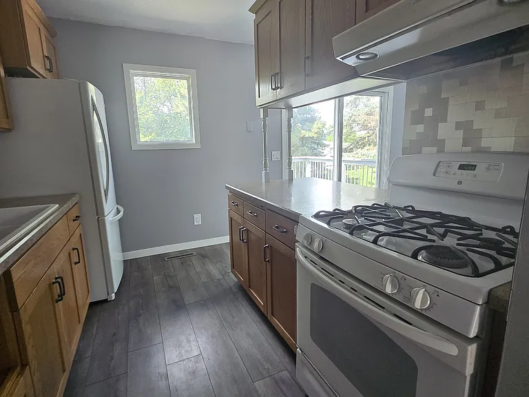 8461 Sheridan Ave N — Photo 3