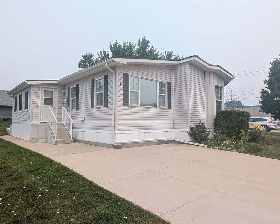 1st image of 25 Thames Rd #1