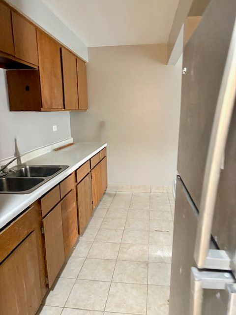 2nd image of 827 Grand Ave APT 10