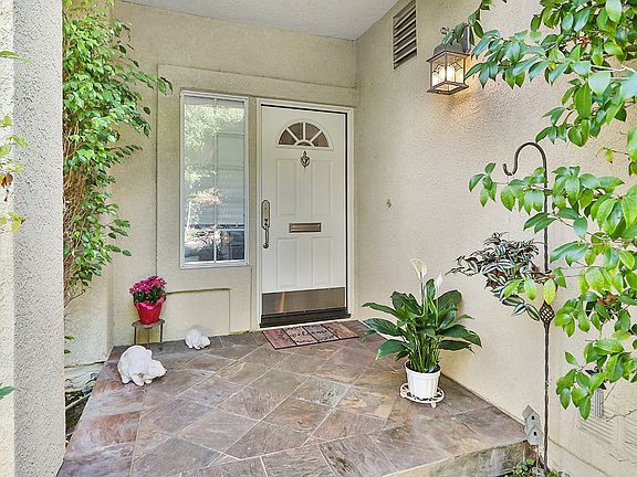 3rd image of 1028 Amberton Ln