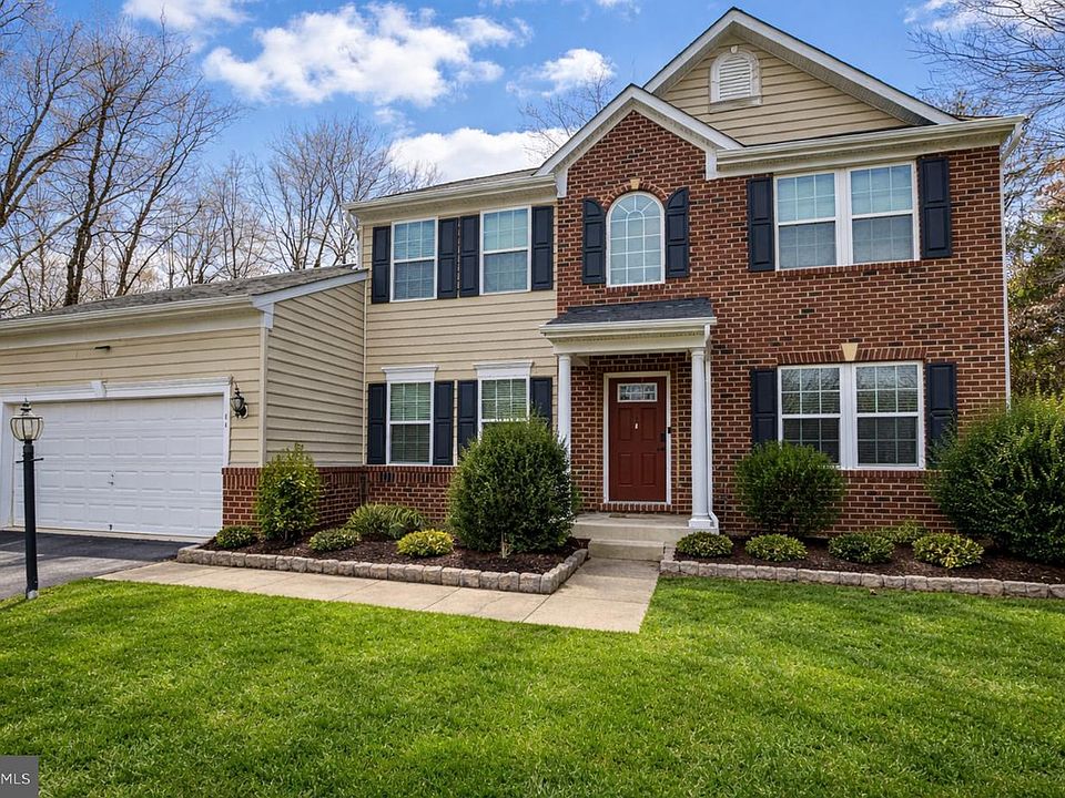 1st image of 11 Braewood Dr