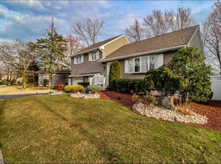 40 Heathcote Ave, Edison, NJ 08817