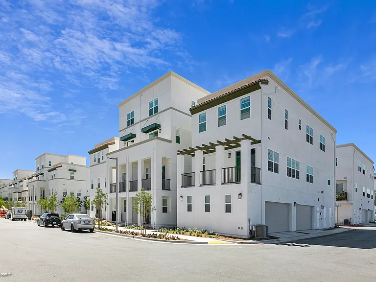 2015 Mindoro Ln — Photo 2