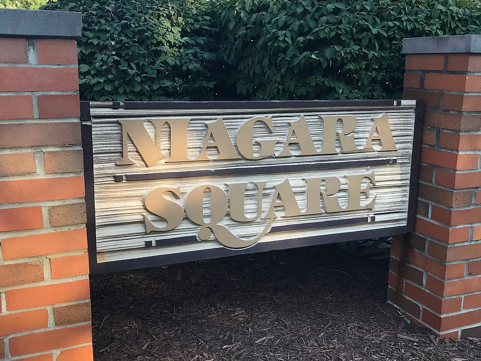 3245 Niagara Sq #3245