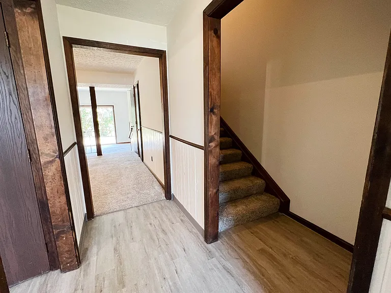 Crestbrook Apartments & Townhomes — Photo 35