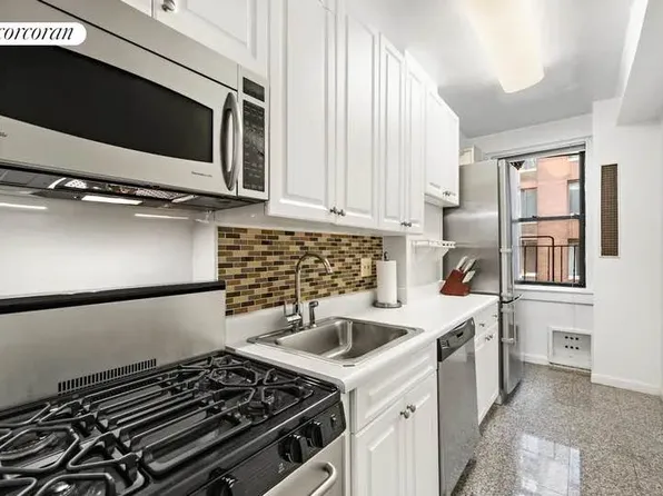 142 East 49th Street image 2 of 5