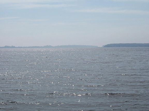 3rd image of 4449 S Shore Dr