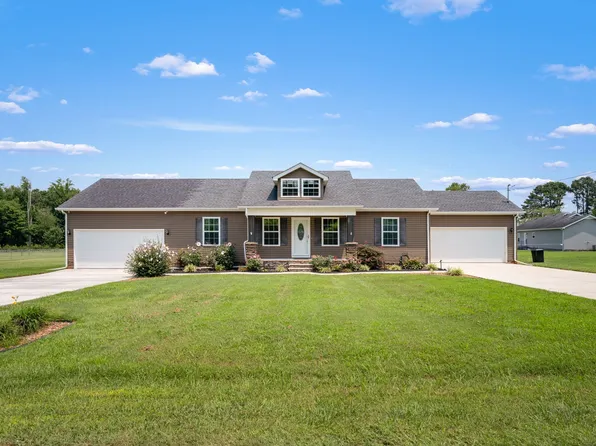 581 Oakwood Ln, Tullahoma, TN 37388