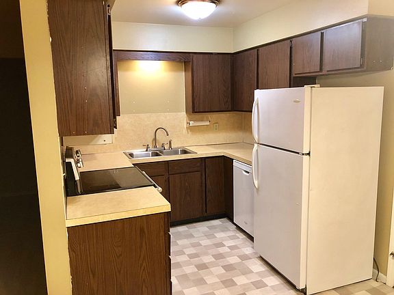 3rd image of 449 W 31st St
