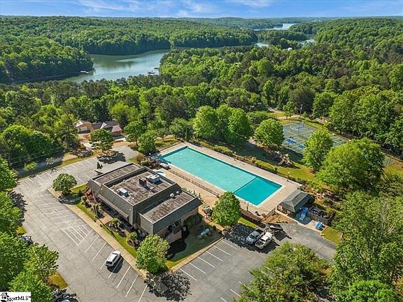 5th image of 425 Tiger Ln