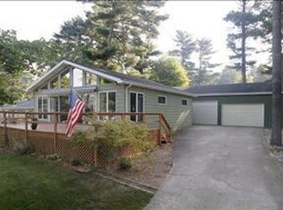 715 E Shore Dr, Battle Creek, MI 49017