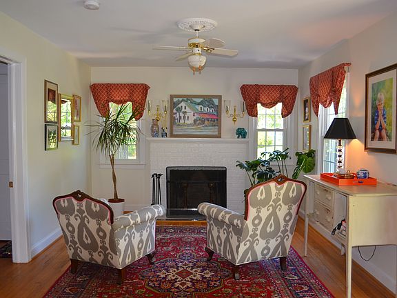 Formal living rm