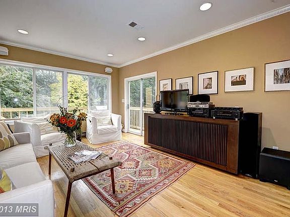 4th image of 1409 44th St NW
