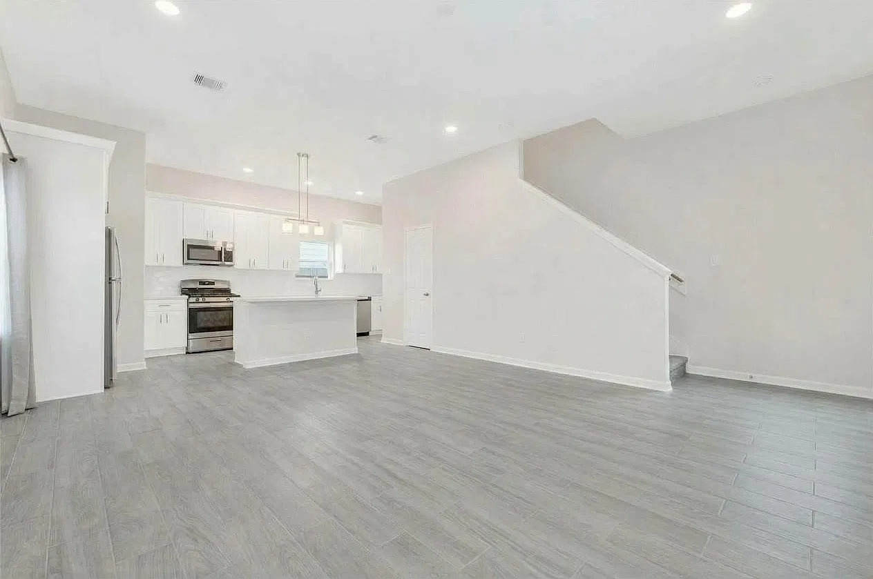 3 bed, 2.5 bath, 1627 sqft, $1,999 — Photo 2