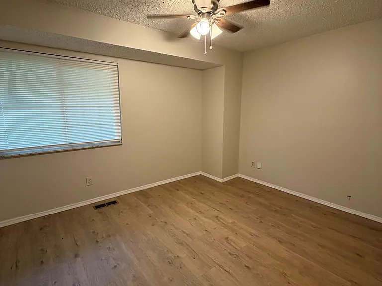 8908 Saint Louis Ave — Photo 20