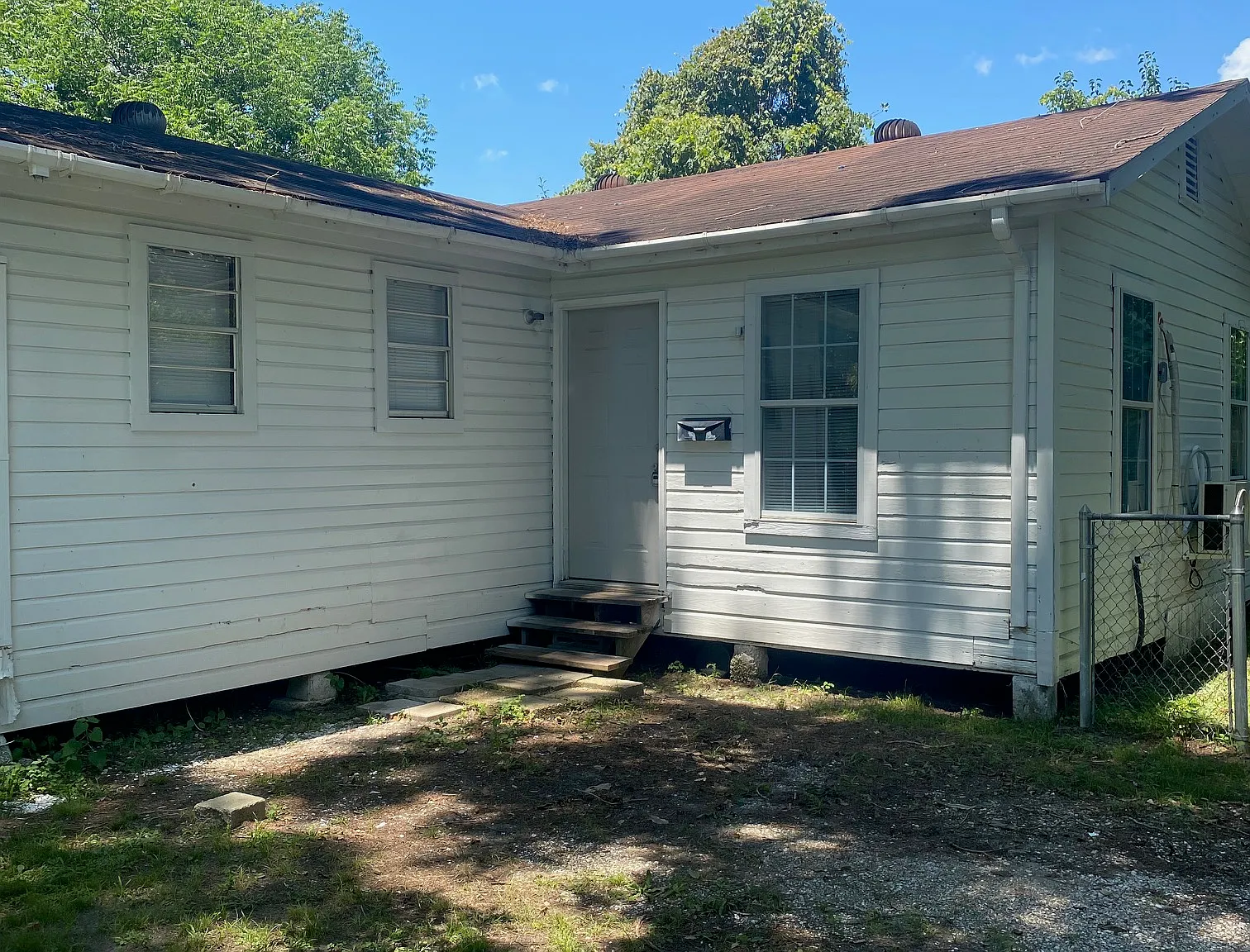 2 bed, 800 sqft, $900 — Photo 1