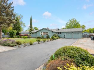 204 Holiday Ln, Central Pt, OR 97502