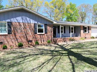 116 Nottingham Dr, Rainbow City, AL 35906