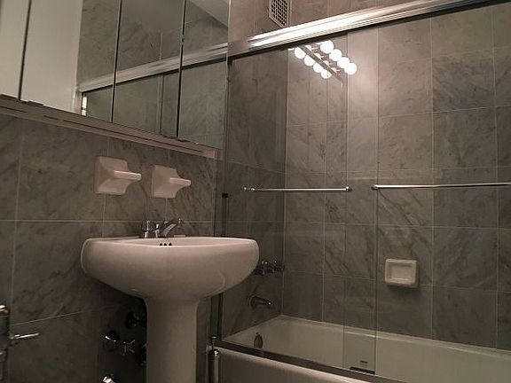 4th image of 200 E 71st St APT 9L