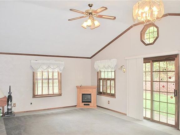 4th image of 5102 Elmwood Dr