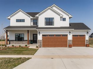708 Cedar Bend Dr, Solon, IA 52333