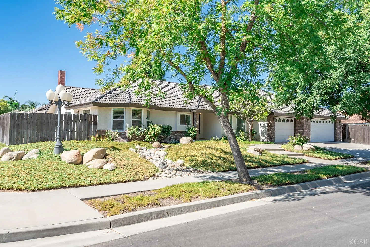 1445 Lincoln Ln photo 1