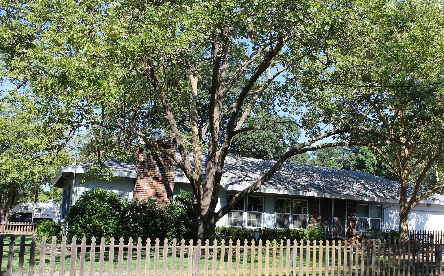 7805 Clear View Dr photo 1