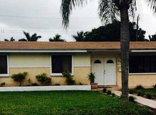 922 NW 175th Ter, Miami Gardens, FL 33169