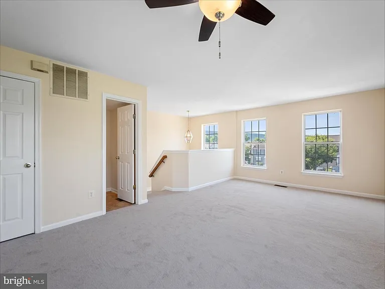 303 Pendleton Ln — Photo 10