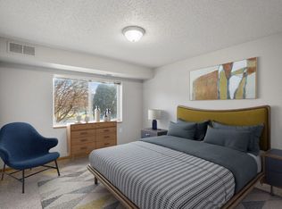 1320 Lake Dr W #401, Chanhassen, MN 55317