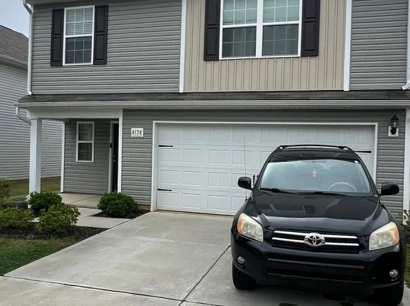 8128 Derby Woods Ln, Charlotte, NC 28214