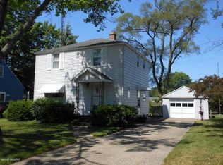 2669 Forest Hills Rd, Norton Shores, MI 49441