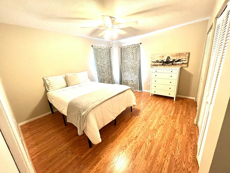 Queen size organic mattress larger bedroom 2