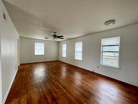3rd image of 1553 Skyline Dr