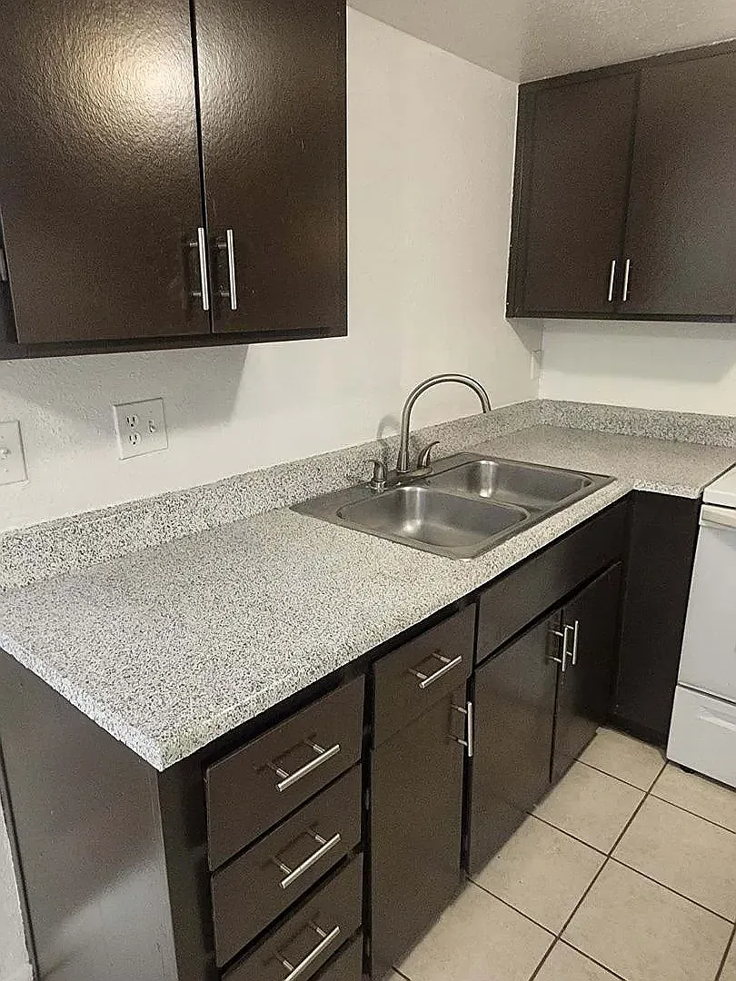 Modern Quarters Apartments — Photo 1