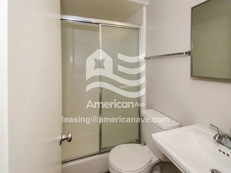 1458436_011_bathroom_14.jpg