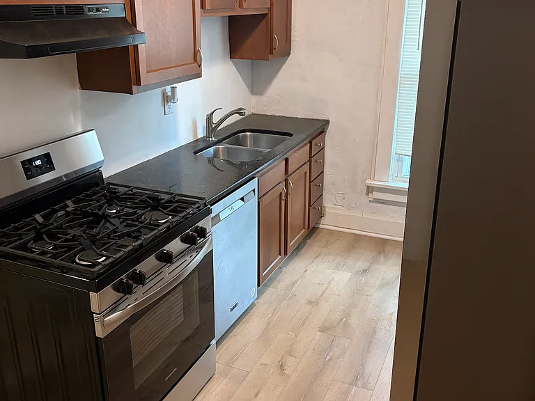 Nice size kitchen - NEW appliances, top of the line