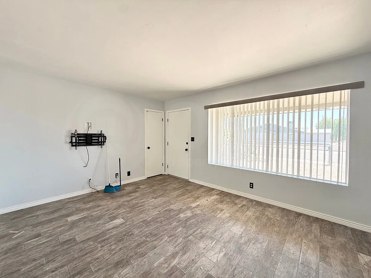 2 bed, 1.0 bath, 924 sqft, $1,600 — Photo 4