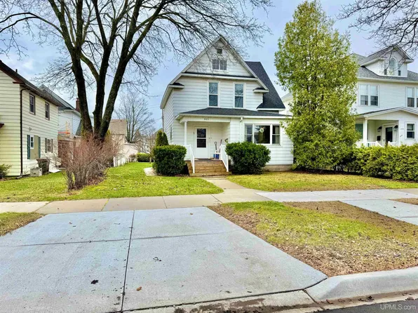 905 6th Ave S, Escanaba, MI 49829