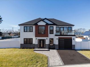 175 Barbara Ln, Levittown, NY 11756